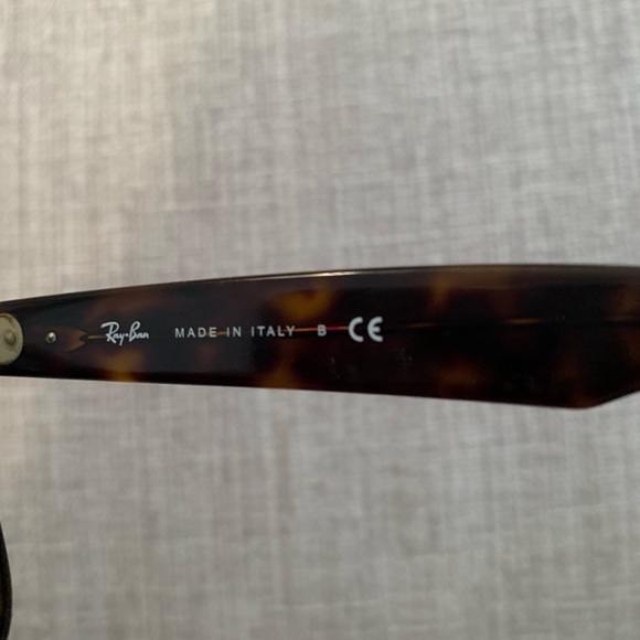 Rayban Wayfarer Tortoise - Picture 3 of 5